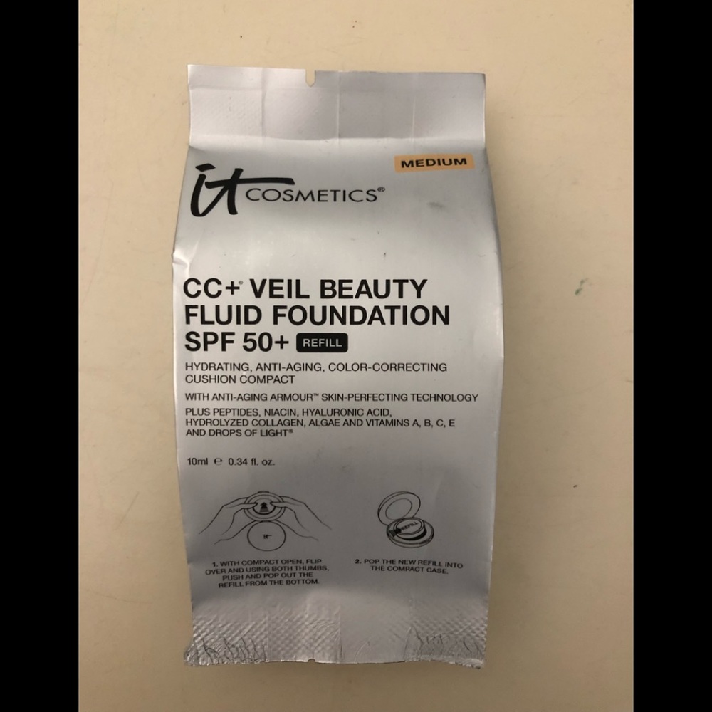 It cosmetics foundation refill in medium shade